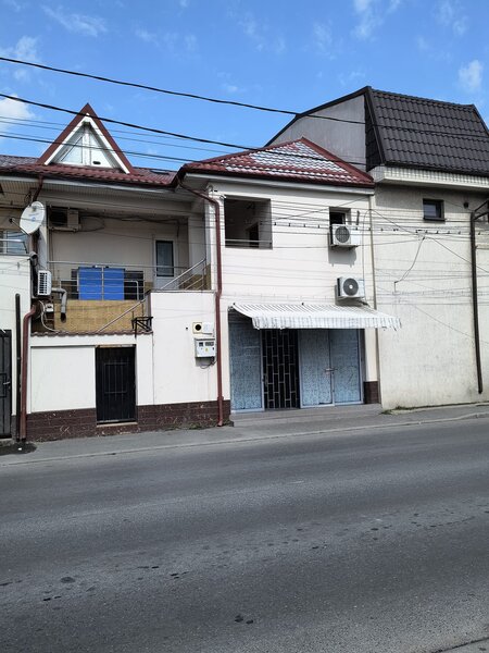 Sector 4, Aparatorii Patriei, vis-avis Auto Nesty 80 metri patrati,