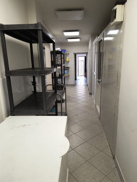 Sector 4, Aparatorii Patriei, vis-avis Auto Nesty 80 metri patrati,