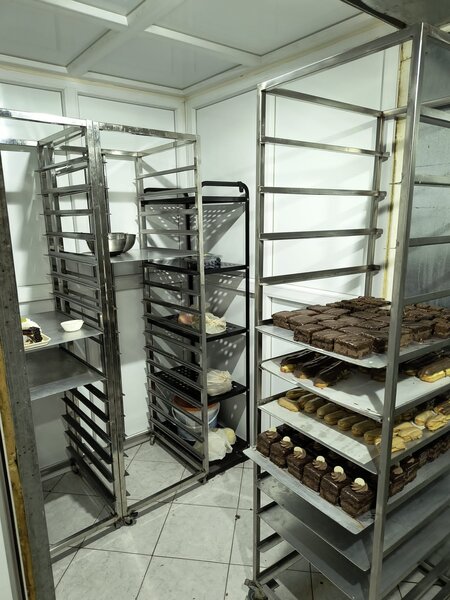 Sector 4, Aparatorii Patriei, vis-avis Auto Nesty 80 metri patrati,