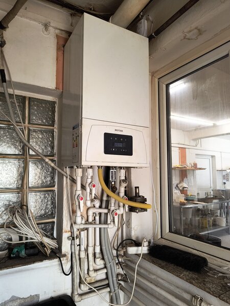 Sector 4, Aparatorii Patriei, vis-avis Auto Nesty 80 metri patrati,