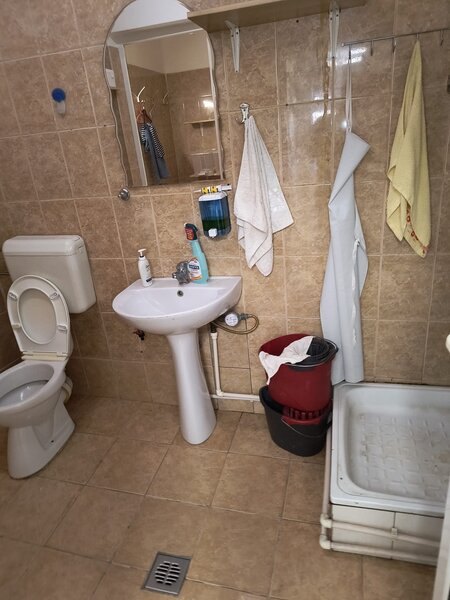 Sector 4, Aparatorii Patriei, vis-avis Auto Nesty 80 metri patrati,