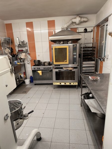 Sector 4, Aparatorii Patriei, vis-avis Auto Nesty 80 metri patrati,