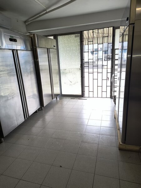 Sector 4, Aparatorii Patriei, vis-avis Auto Nesty 80 metri patrati,